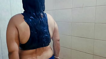 Desi Bhabi Baru Menikah Mandi Telanjang Dengan Gaya Liar Dan Menggoda