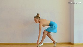 Mostik, Si Pesenam Seksi, Memamerkan Gerakan-gerakan Panas Yang Bikin Ngiler