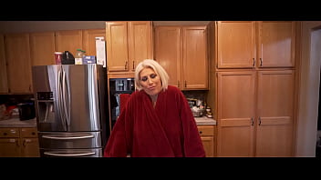 Berendam Panas Di Bak Mandi Telanjang Bareng Makayla Cox, Ibu Tiriku Yang Menggoda