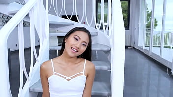 May Thai, Si Gadis Asia Seksi Yang Menggoda Dengan Kontol Besar, Pov Blowjob Dan Telan Cairan Panasnya