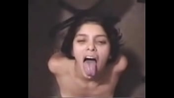 Gadis India Yang Menggoda Dengan Lekuk Tubuh Yang Memabukkan