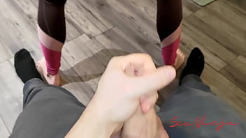 Ibu Tiri Tak Sengaja Duduk Di Kontolku Saat Yoga