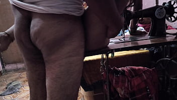 देसी भाभी की सिलाई के बहाने अंकल ने जमकर चोदा