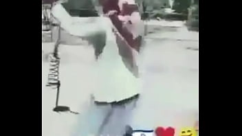 Wanita Terbang Dengan Teks Arab Yang Menggoda