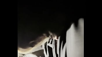 Seorang Wanita Tak Dikenal Menghisap Batangku Sambil Membawaku Melaju Di Jalan Raya.