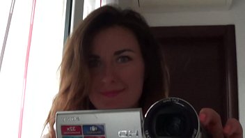 Lidahku Menggoda Langit-langit Mulut Kakak Tiriku, Vira Gold