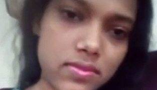 Gadis Desi Kaitlyn Menggoda Dirinya Sendiri Dengan Penuh Nafsu