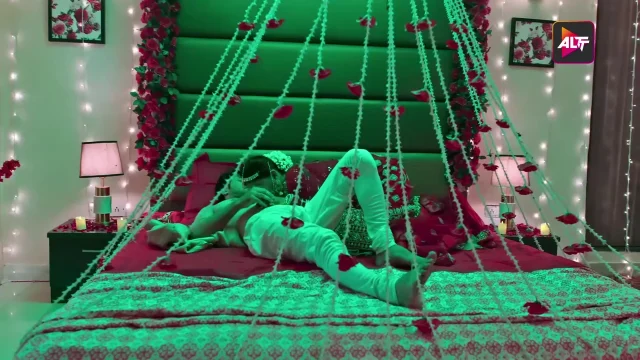 Malam Panas Sang Ratu 2024: Adegan Terseksi Di Episode 3 Seri Web Dewasa Hindi