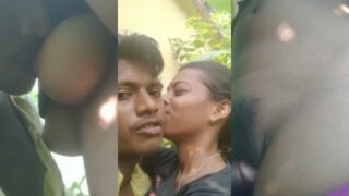 Pasangan India Selatan Bercinta Di Alam Terbuka, Rekaman Panas Dari Balik Semak-semak