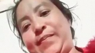 Video Ranjang Gadis Desi Memamerkan Kemolekan Tubuhnya Yang Menggairahkan