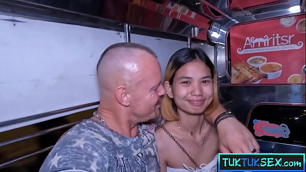 Gadis Thailand Mungil Dijemput Pakai Tuk Tuk Di Pattaya Buat Digoyang