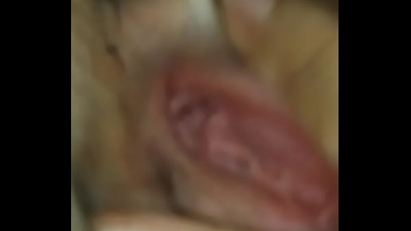 Tawanan Tionghoa Memamerkan Kemaluan Perawan Yang Menggoda