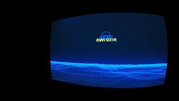 Pakaian Dalam Neon, Amatir Asia Menunggangi Batang Keras