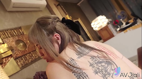 Gadis Tiongkok Dengan Payudara Mungil Yang Sangat Lapar Akan Kontol Keras.