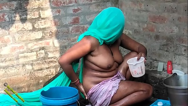 Video Mandi Seksi Radhika Di Desa India