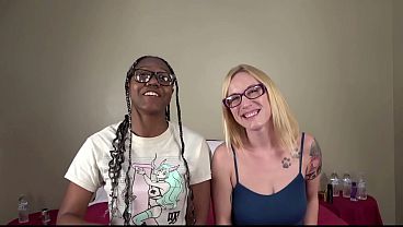 Amatir Yang Bergairah: Ibu-ibu Berpayudara Besar Mendapatkan Vagina Sempit Mereka Ditembus Keras Oleh Kontol Besar