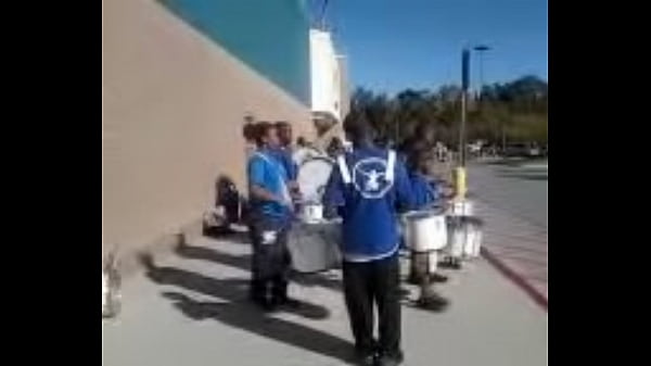 Goyang Badan Bareng Band Live Yang Bikin Merem Melek