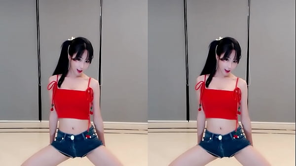 Cô Nàng Trung Quốc Khoe Vũ đạo Nóng Bỏng Trên Thang Máy