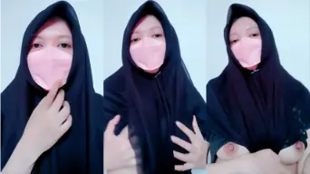 Cecil Berhijab Telanjang Dada Meremas Payudara