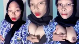 Gadis Berjilbab Bergaya Batik Yang Menggoda Usai Kelas