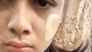 Pacar Asam Dengan Bulu Kemaluan Lebat Bercinta Di Alam Terbuka