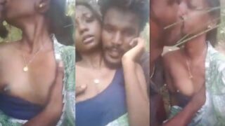 Pasangan Desi Panas Bercinta Liar Di Semak Belukar