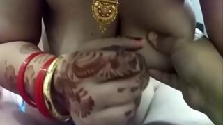 Video Panas Malam Pertama Pengantin India, Istri Seksi Menggoda