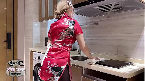 中华娘cos撩人欲火，按捺不住想要狠狠疼爱一番