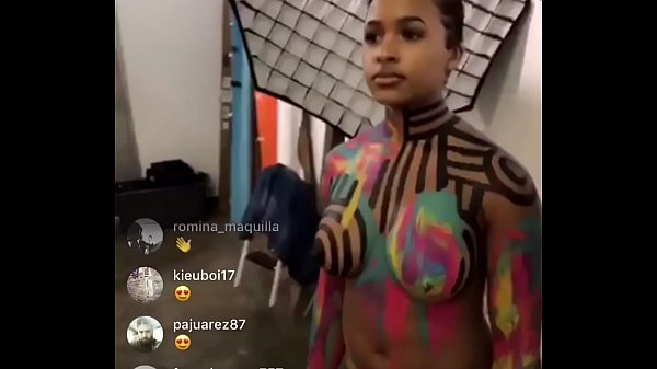 Tetesan Payudara Tak Sengaja Di Siaran Langsung Instagram