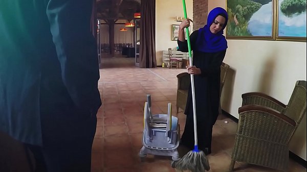 Pembersih Toilet Arab Dihardik Bosnya, Dikasih Duit Ekstra Kalau Mau Ngentot