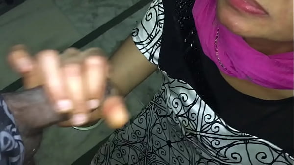 Tetes Sperma Mengalir Di Tenggorokan Bhabhi Gujarat Yang Haus