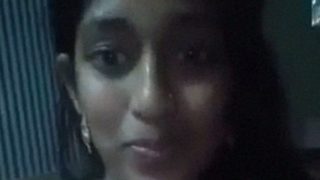 Gadis Bengali Seksi Dengan Tubuh Menggoda Pamer Bugil Dan Goyang Sendiri
