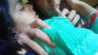 Istri Selingkuh Berciuman Dengan Kekasih Gelap Dan Membiarkannya Mengisap Payudaranya