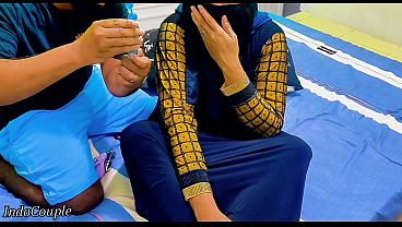 Adik Tiri Berhijab Nekat Buka Pussy, Tapi Kakak Malah Salah Lubang Mainin Anal Plug
