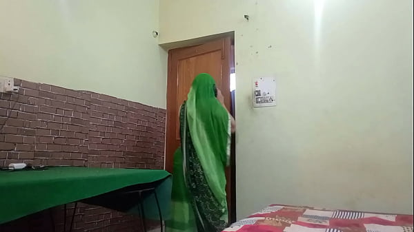 Goyangan Liar Kurir India Dalam Adegan Panas Berbahasa Hindi