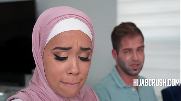 Bikin Adik Tiri Arabku Tak Lagi Cuek Dan Lebih Nakal | Hijabcrush