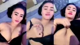Goyang Payudaranya Miss Kimberly Lewat Telepon Saat Tidur