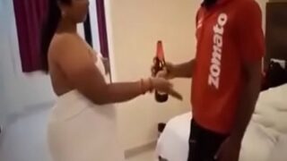 Video Panas Tante Tamil India Dan Kurir Pengantar