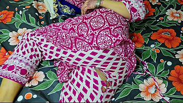 Ibu Tiri Celananya Robek, Anak Tiri Langsung Ngewe Memek Dan Pantat Bulatnya.