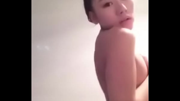 Gadis Manis Yang Menggoda