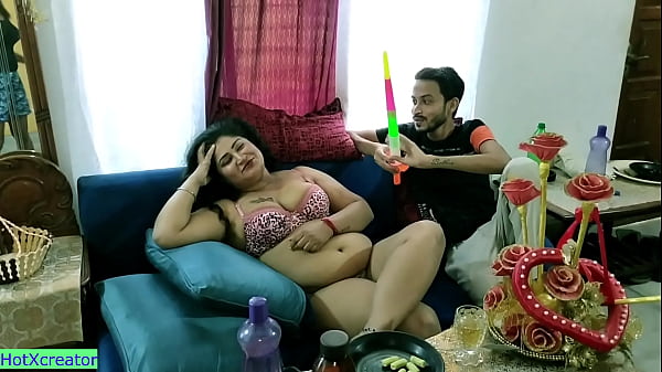 Bokep India: Bhabhi Tante Hot Rayakan Ulang Tahun Dengan Gagahnya Pemeran Cabe-cabean!