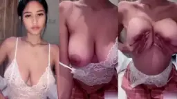 Jenna Remas-remas Toket Gede Sambil Ngocok Sampe Crot.