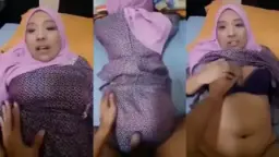 Ngentot Sama Tante Jilbab Montok, Sange Banget.