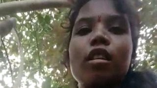 Ngewe Di Luar Sama Pacar, Cewek Kampung Minta Digojlok Sambil Naik Motor