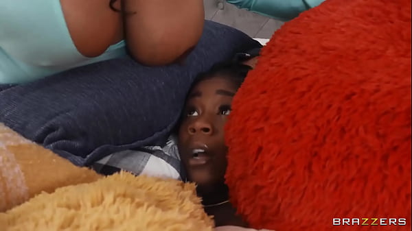Ngentot Bantal, Cewek Nakal Pengen Threesome / Brazzers / Download Full Dari Https://zzfull.com/haz