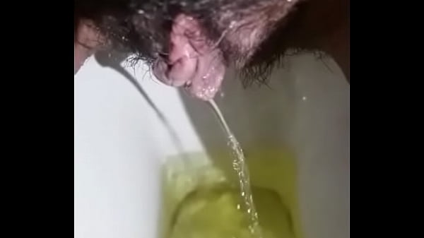 Cewek India Lagi Ngocok Pipis, Basahin Lantai