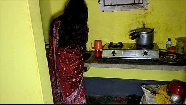 Bhabhi Ko Kitchen Mein Akela Dekh Ke Devar Ne Jordar Chod Diya, Chut Faad Di.