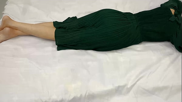 18 Tahun, Adik Tiri Sendirian Di Kamar, Malam Itu Aku Masuk Dan Ngewe Memeknya Sampai Basah.