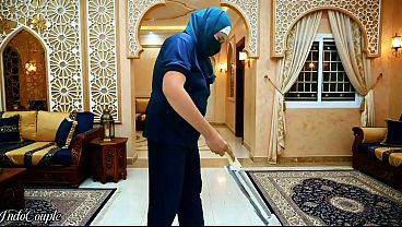 Mbok Berjilbab Suruh Ngewe Tuannya, Ngemut Kontol Sampe Habis.
