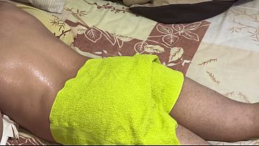 Ibu Mertua Montok Bantuin Mantu, Pijat Berujung Ngeres.